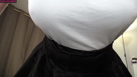 Lina online show from 01/11/25, 04:36