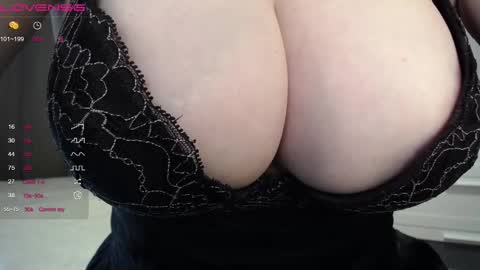 Lina online show from 03/09/25, 10:41