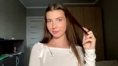 Snapshot of lina_bliss chatting on 07/20/26, 04:42 Lina online show from 07/20/26, 04:42
