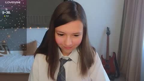 Snapshot of lina_brownie chatting on 10/19/25, 04:13 Lina online show from 10/19/25, 04:13