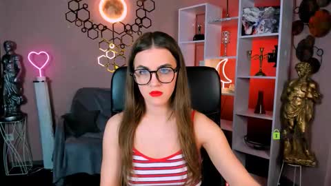 Snapshot of lina_fox12 chatting on 10/18/25, 12:28 lina_fox12 online show from 10/18/25, 12:28