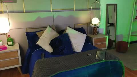 Lina online show from 04/22/26, 07:15