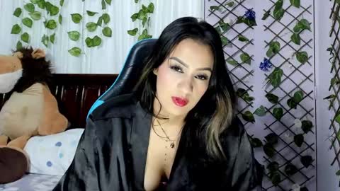 Snapshot of lina_paola chatting on 02/20/25, 10:37 paola online show from 02/20/25, 10:37