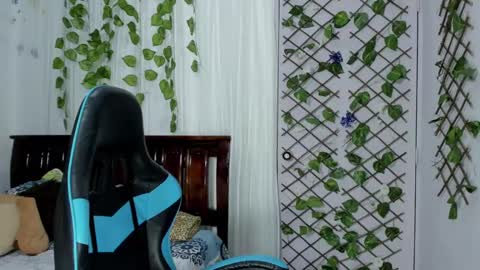 Snapshot of lina_paola chatting on 03/10/25, 11:06 paola online show from 03/10/25, 11:06