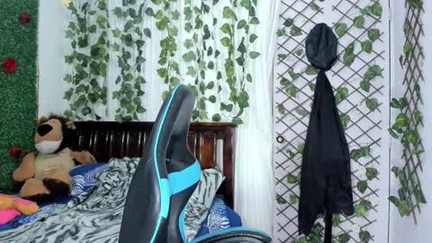 paola online show from 11/12/25, 09:47