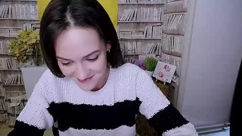 Lina online show from 10/12/25, 08:24