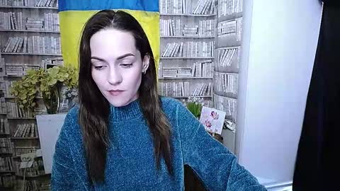 Lina online show from 11/18/25, 09:47