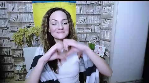 Lina online show from 12/16/25, 04:01