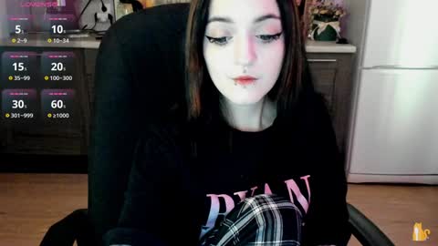 Snapshot of lina_tyaan chatting on 12/13/24, 07:58 Lina 3 1715622743 online show from 12/13/24, 07:58