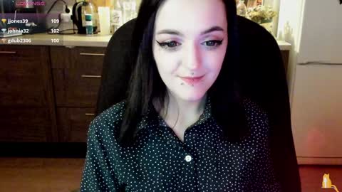Snapshot of lina_tyaan chatting on 12/31/24, 10:01 Lina 3 1715622743 online show from 12/31/24, 10:01