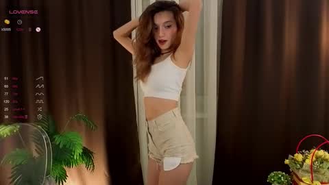 Snapshot of linaage chatting on 10/19/25, 05:24 Lina online show from 10/19/25, 05:24