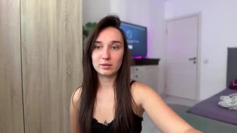 Lina online show from 09/15/25, 08:47