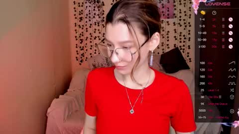 Lina online show from 11/30/25, 07:12