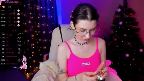 Lina online show from 12/15/25, 08:51