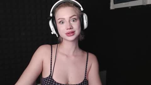 linacute52 online show from 11/09/25, 11:47