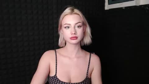 linacute52 online show from 11/10/25, 06:18