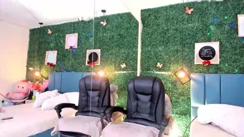 Lina  online show from 11/27/25, 11:23