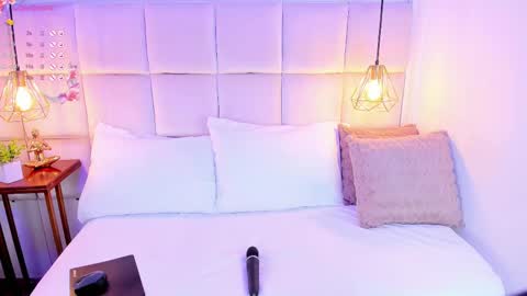 LinaGlam online show from 02/18/25, 10:36