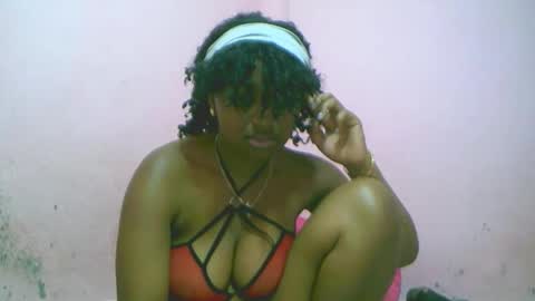 linah1123 online show from 10/28/25, 11:47