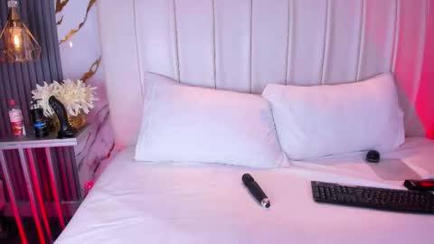 linakatelles online show from 03/18/26, 06:22