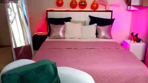 I am Lina online show from 10/26/25, 01:39