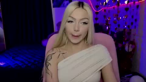 I am Lina online show from 07/08/26, 10:09
