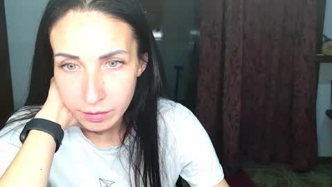 LinaLivee online show from 11/04/25, 04:50