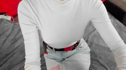 Snapshot of linashy_ chatting on 10/27/25, 02:48 Lina online show from 10/27/25, 02:48