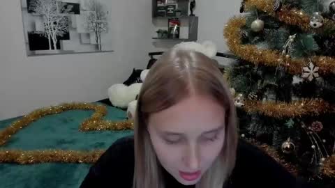 Lina online show from 12/16/24, 10:34
