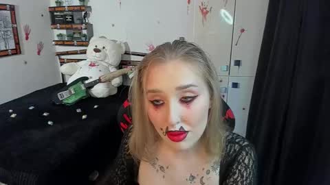 Lina online show from 10/27/25, 10:36