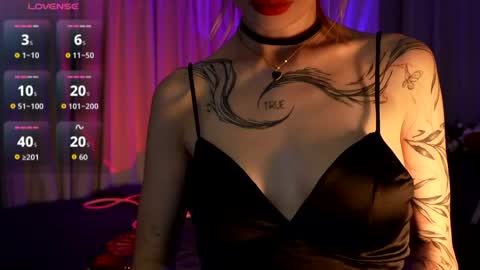 LinaVelle online show from 04/22/26, 03:57