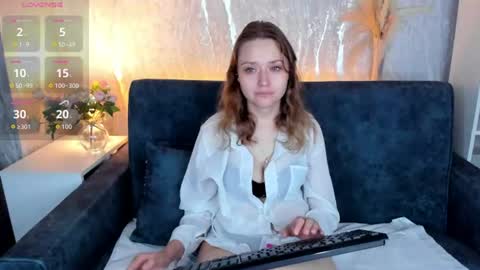 Snapshot of linda__bryant chatting on 07/26/26, 01:14 Linda GMT2 Mon Tu Fri Sa Su 0300am-1000 am online show from 07/26/26, 01:14