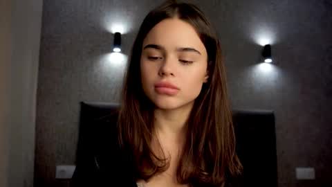 Linda online show from 10/27/25, 01:26