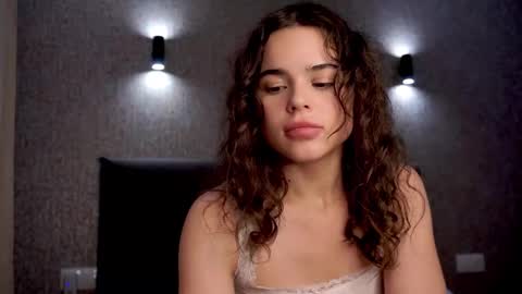 Linda online show from 11/08/25, 01:44