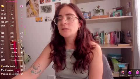 Giggles  online show from 01/05/26, 05:27