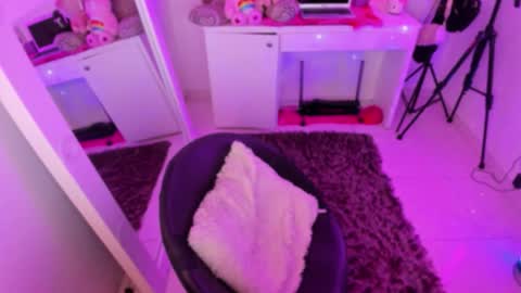 Lindaa maria  online show from 10/26/25, 03:56