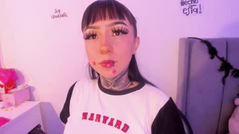 Lindaa maria  online show from 11/30/25, 02:48