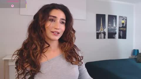 Maria Paula online show from 04/25/26, 12:19