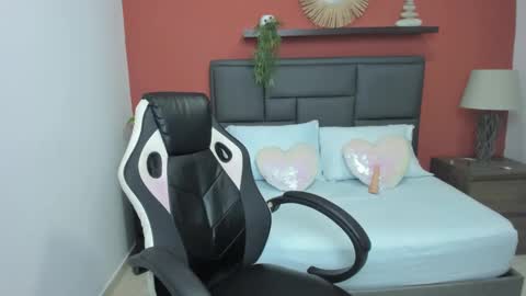 L I N D A online show from 12/19/24, 01:07