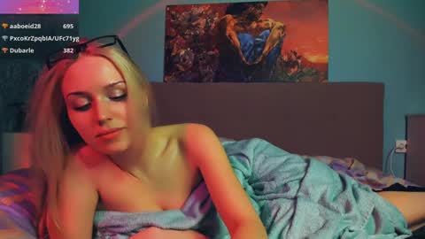 Snapshot of linda_roxy chatting on 12/15/24, 06:37 Linda online show from 12/15/24, 06:37