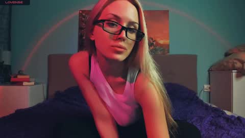 Snapshot of linda_roxy chatting on 01/26/25, 05:23 Linda online show from 01/26/25, 05:23