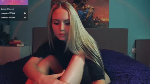 Snapshot of linda_roxy chatting on 02/04/25, 07:22 Linda online show from 02/04/25, 07:22