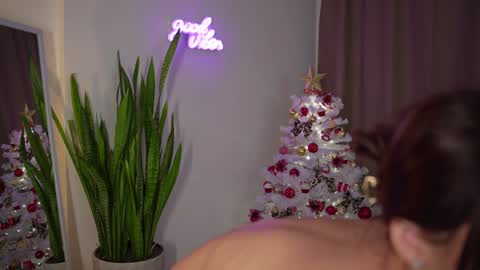 Snapshot of linda_warners chatting on 12/20/24, 10:32 Call me Linda online show from 12/20/24, 10:32