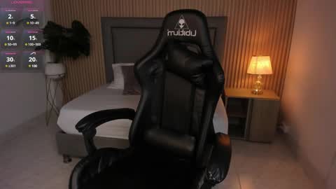 Snapshot of lindaa_natashaa chatting on 02/08/25, 02:15 L I N D A online show from 02/08/25, 02:15