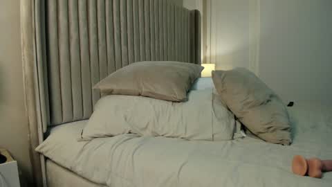 Nia  online show from 12/28/24, 03:37