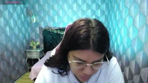 Snapshot of lindabreexlove chatting on 12/31/24, 03:23 online show from 12/31/24, 03:23