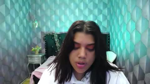 Snapshot of lindabreexlove chatting on 01/06/25, 10:57 online show from 01/06/25, 10:57