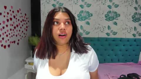 Snapshot of lindabreexlove chatting on 01/22/25, 04:44 online show from 01/22/25, 04:44