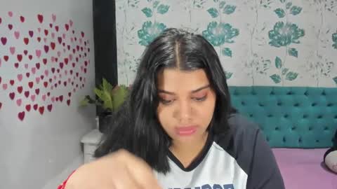 Snapshot of lindabreexlove chatting on 02/03/25, 10:00 online show from 02/03/25, 10:00