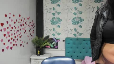 Snapshot of lindabreexlove chatting on 03/03/25, 03:53 online show from 03/03/25, 03:53